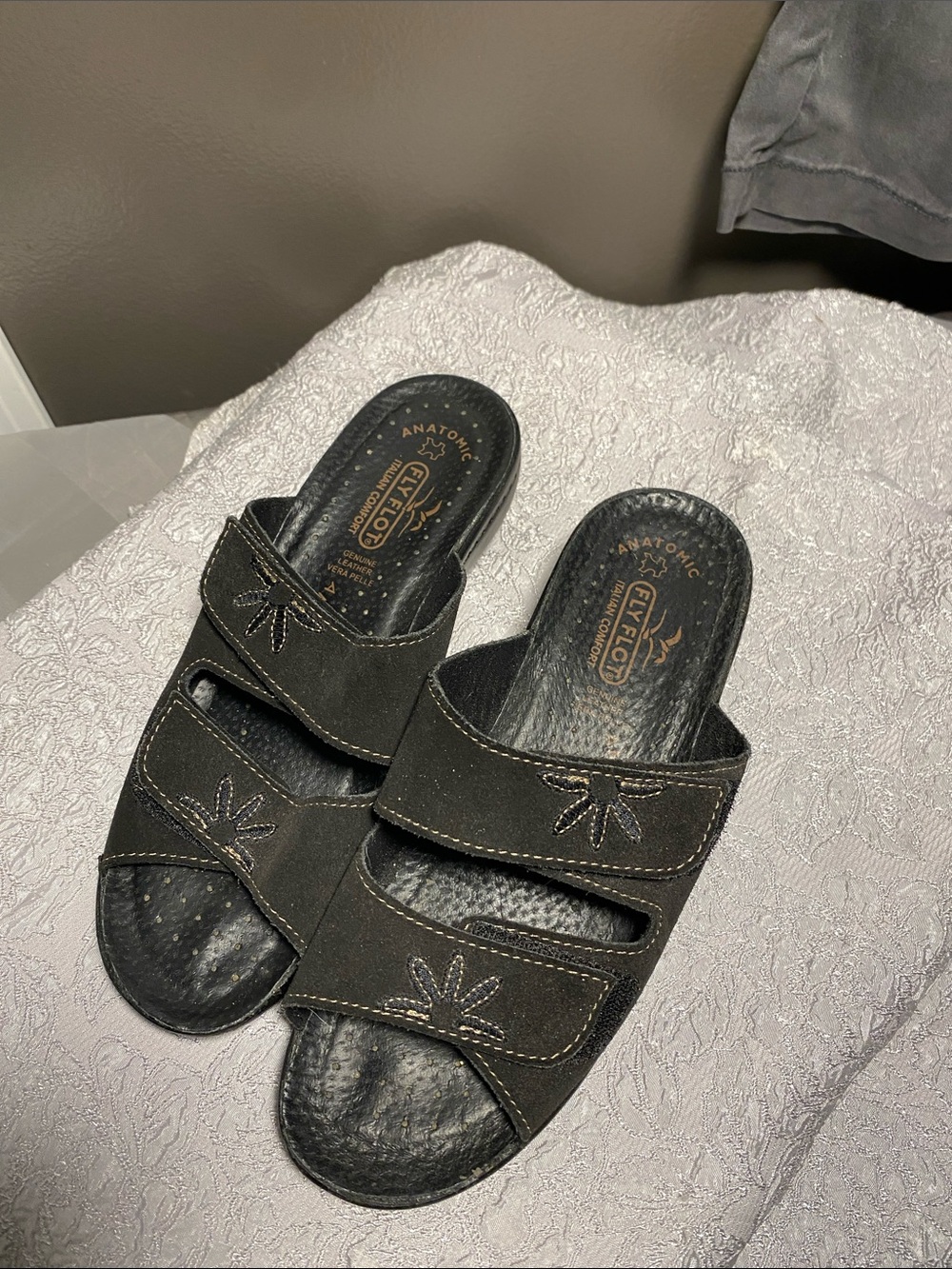 Fly Flot Black Slide Sandals with Dual Straps w/Floral stitching